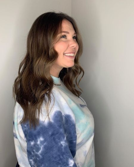 Kailyn Lowry in a white-blue dress poses for a picture.